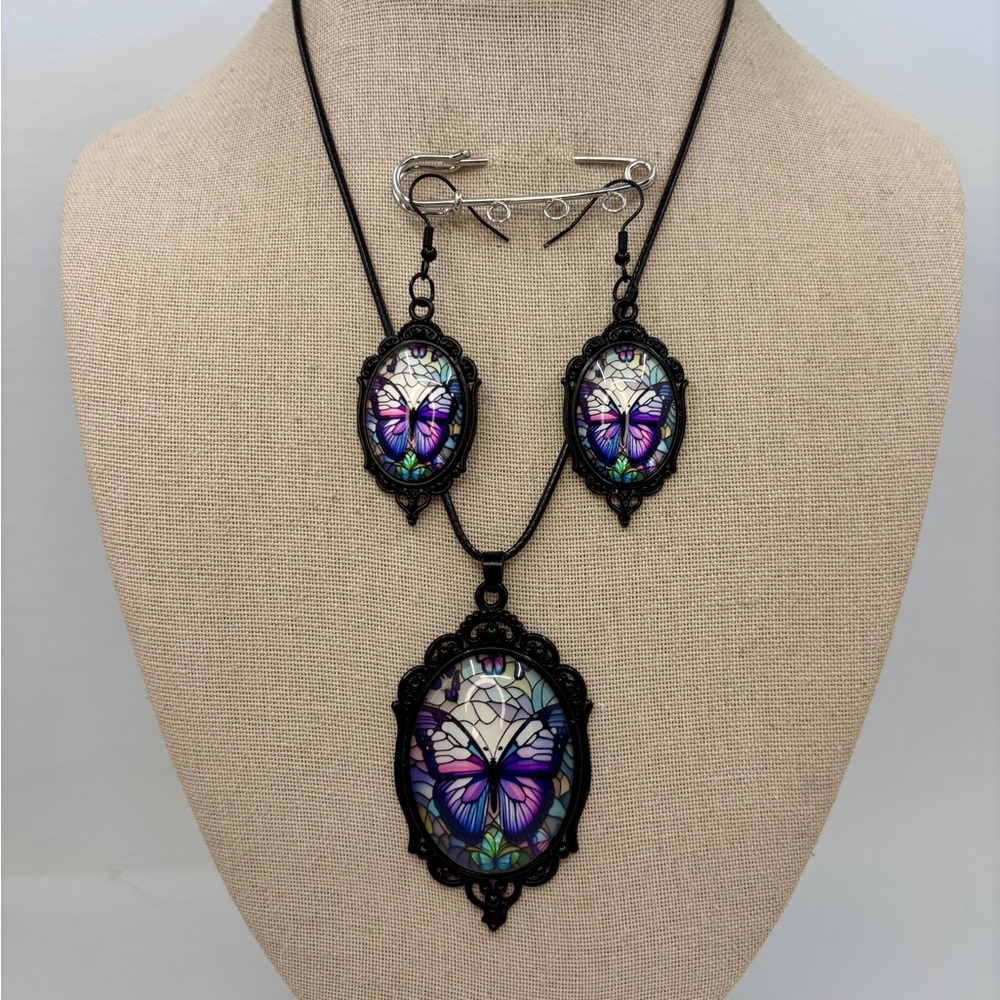 NEW Butterfly Pendant Necklace and Earring Set